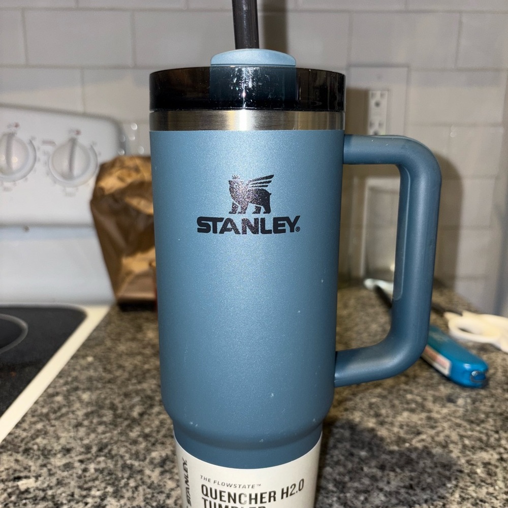 Stanley Blue Quencher H2.0 Tumbler with Handle